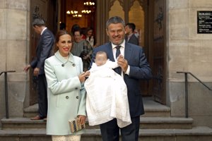 Miki Nadal y Carola Escámez ya han bautizado a su 'patatita'