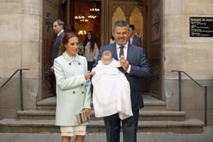 Miki Nadal y Carola Escámez ya han bautizado a su 'patatita'