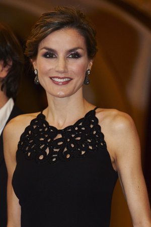 La Reina Letizia lució un recogido bajo con sutiles trenzas para peinar su melena