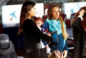 Marc Bartra y Melissa Jiménez presumen de su pequeña culé