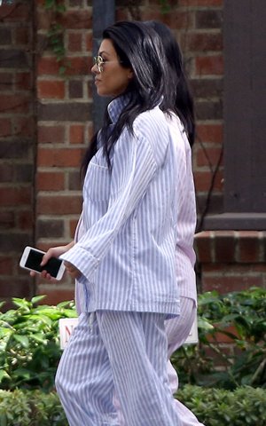 Kim Kardashian y su baby shower: Las Kardashians del pijama de rayas