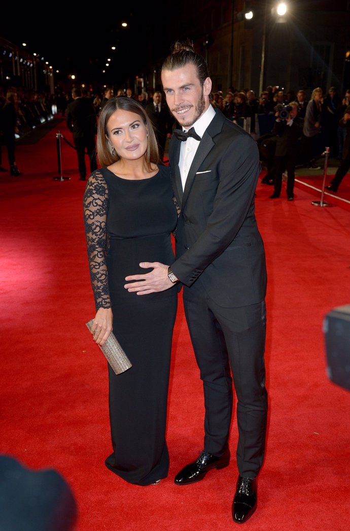 gareth bale y su mujer en la premiere de james bond spectre