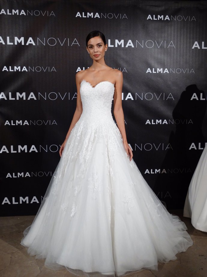 Joana Sanz, pareja de Dani Alves, de novia: "Soy joven para boda y no me lo han pedido"