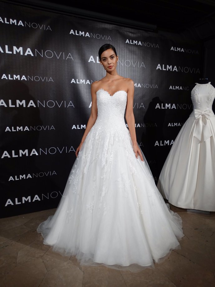 Joana Sanz, pareja de Dani Alves, de novia: "Soy joven para boda y no me lo han pedido"