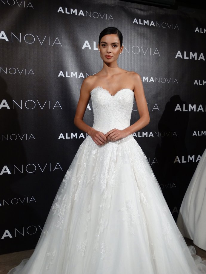 Joana Sanz, pareja de Dani Alves, de novia: "Soy joven para boda y no me lo han pedido"