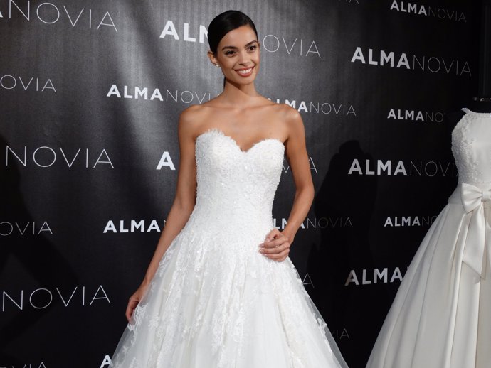 Joana Sanz, pareja de Dani Alves, de novia: "Soy joven para boda y no me lo han pedido"