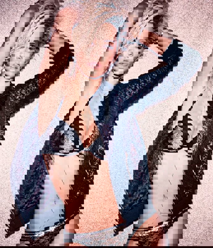 Rita Ora de lo más explosiva para Tezenis