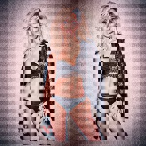 Rita Ora de lo más explosiva para Tezenis