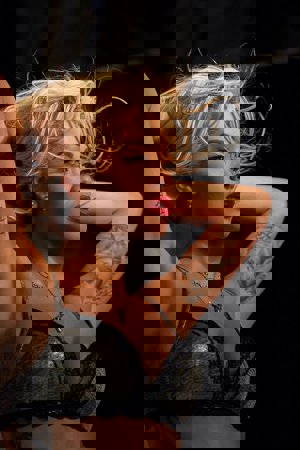 Rita Ora de lo más explosiva para Tezenis