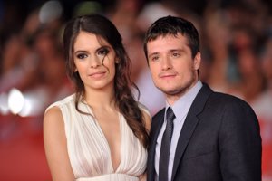 ¿Cómo mantienen la llama del amor Josh Hutcherson y Claudia Traisac?