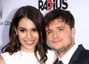 ¿Cómo mantienen la llama del amor Josh Hutcherson y Claudia Traisac?