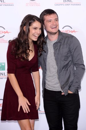 ¿Cómo mantienen la llama del amor Josh Hutcherson y Claudia Traisac?