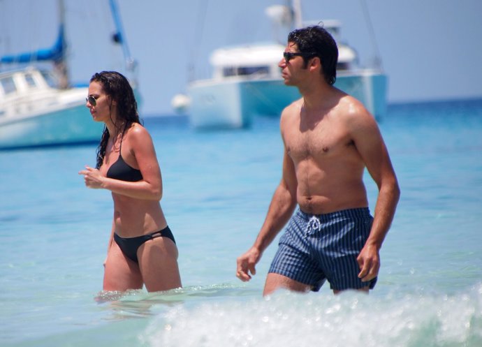 EVA GONZALEZ Y CAYETANO RIVERA EN SUS VACACIONES EN IBIZA