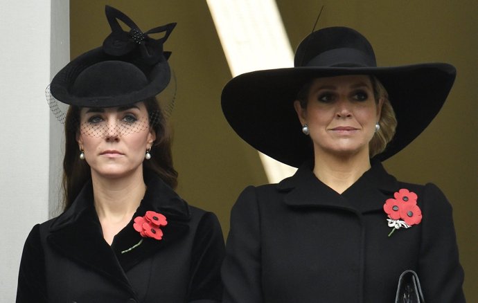 Kate Middleton y Máxima de Holanda de riguroso negro en el Domingo del Recuerdo