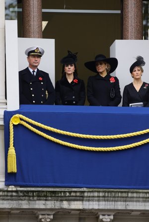 Kate Middleton y Máxima de Holanda de riguroso negro en el Domingo del Recuerdo