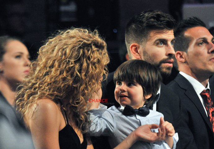 SHAKIRA PIQUE Y MILAN EN LA ENTREGA DE PREMIOS DE LA FEDERACIÓN CATALANA DE FUTBOL