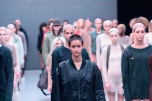 Kanye West busca inspiración para diseñar en su loft de 4 millones de dólares