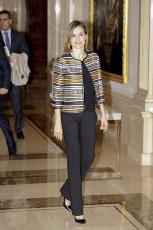 La Reina Letizia y su nueva moda: el uso de las chaquetas étnicas