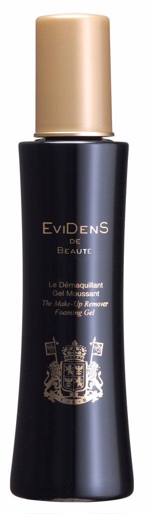 PARA LAVAR LA CARA: Gel mousant de Evidens de Beauté: Es un gel limpiado espumoso que gracias a su  rica espuma hidratante y composición con principios activos antiedad, como el  triple colágeno, se puede usar, además de para limpiar diariamente la piel, para sustituir las dañinas espumas de afeitar. La piel se desvelara  tersa desde este primer paso. Precio 66€