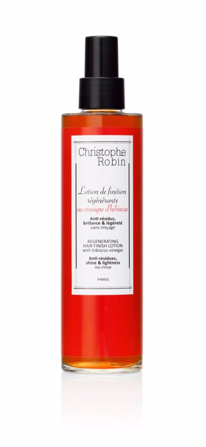 PARA REFRESCAR Y PERFUMAR LA BARBA: La loción de Hibisco de Christophe Robin está indicada para cabello sensible: La flor del Hibisco es conocida como “la flor de la eternidad” en Corea del Sur, esta flor es rica en antocianina, mucílago y flavonoides. Son conocidas sus propiedades regenerantes, antioxidantes y calmantes. Perfecto para tonificar, refrescar y suavizar. Con una fragancia delicada con notas de Bergamota de Calabria, Jazmín e Ylang-Ylang. PVP: 36 €