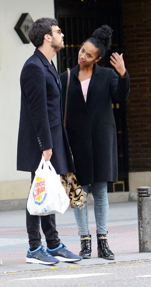 Mario Casas y Berta Vázquez, como dos adolescentes enamorados