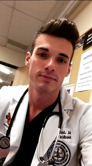 Los médicos más hot de Instagram: ¿quién quiere una consulta?