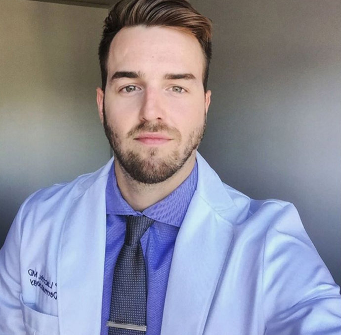 Los médicos más hot de Instagram: ¿quién quiere una consulta?