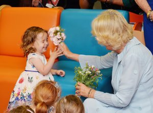 El gesto más tierno de Camilla Parker Bowles a una niña de 2 años