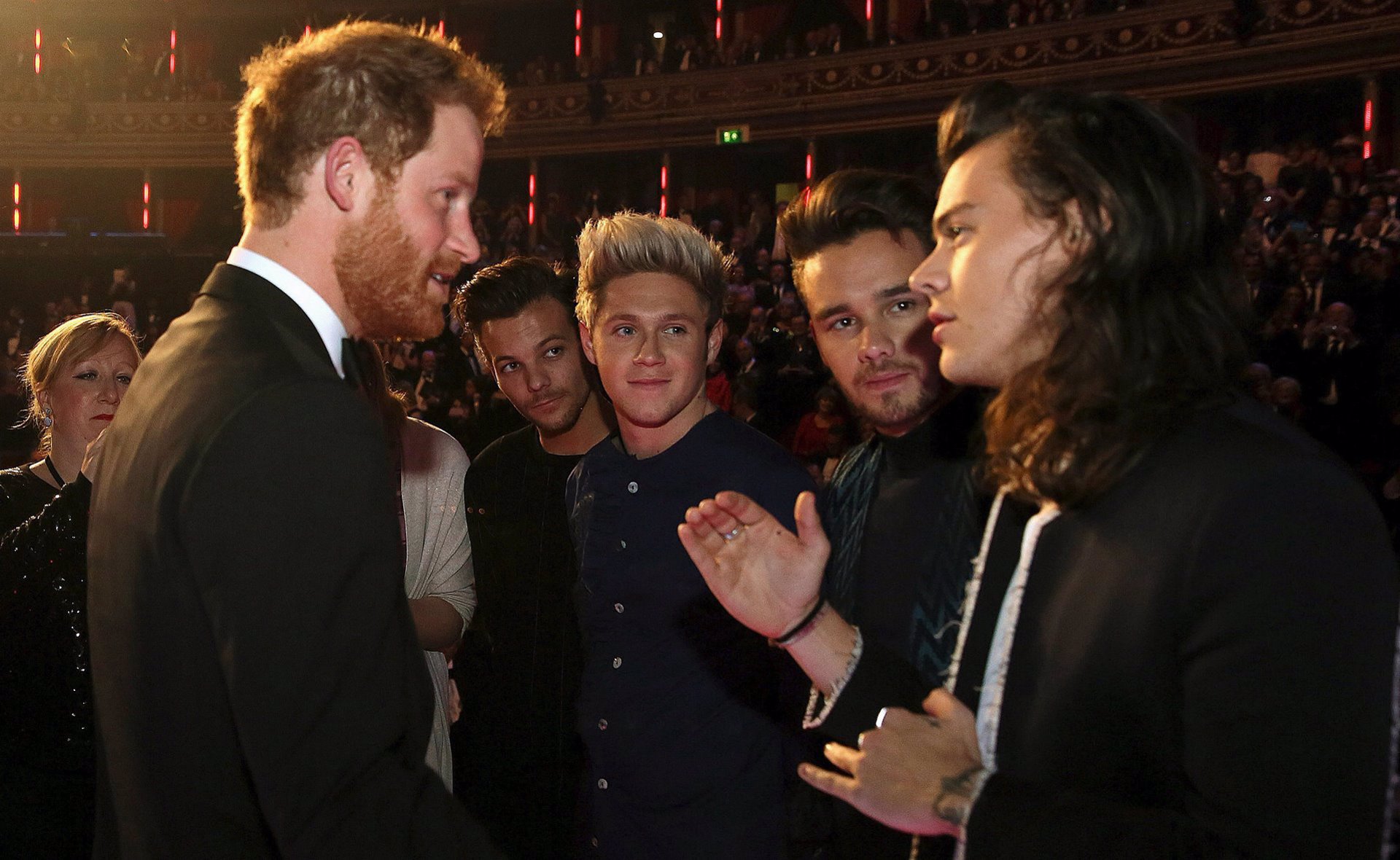 Príncipe Harry conoce a One Direction