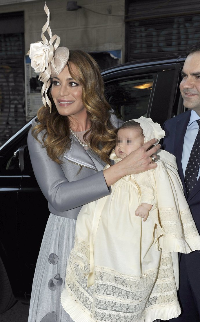 Gema Ruíz y Juan Díaz con su hija Julieta