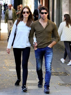 Cayetano Rivera y Eva González, muy acaramelados como marido y mujer