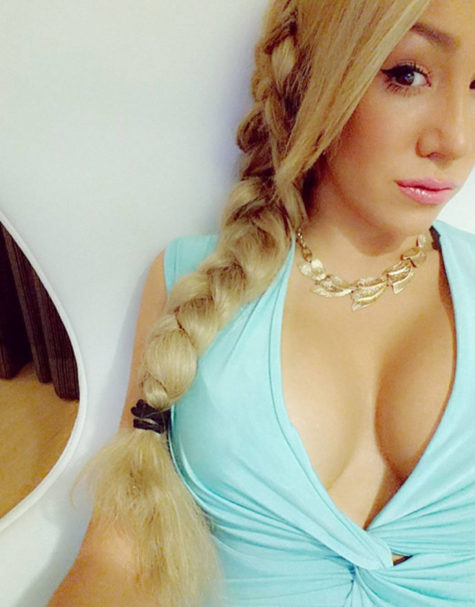 Steisy, de rubia a morena. Los looks de la explosiva tronista de MYHYV