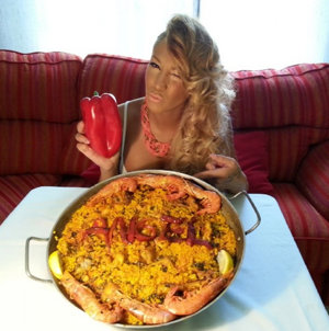 Steisy, de rubia a morena. Los looks de la explosiva tronista de MYHYV