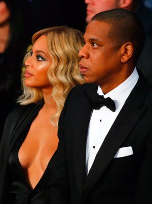 Beyonce y Jay-Z acudiendo al combate en el Centro Mandalay Bay Events