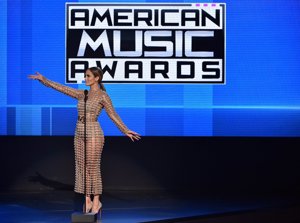Los mil y un looks de Jennifer Lopez en los American Music Awards