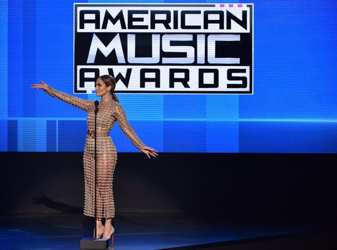 Los mil y un looks de Jennifer Lopez en los American Music Awards