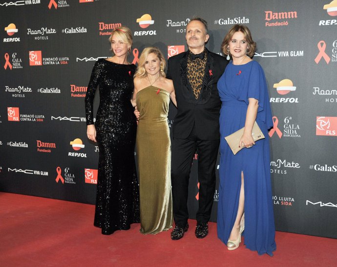 eugenia martinez de irujo en la gala sida barcelona 2015 con miguel bose y belen  rueda