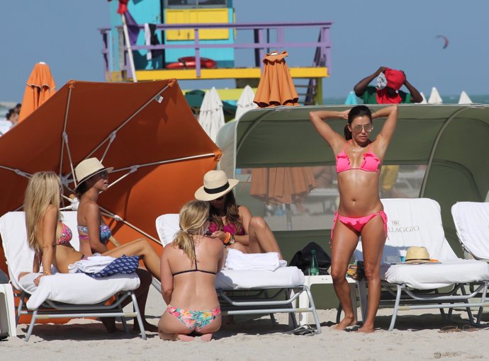 Eva Longoria luce cuerpazo en su eterno verano