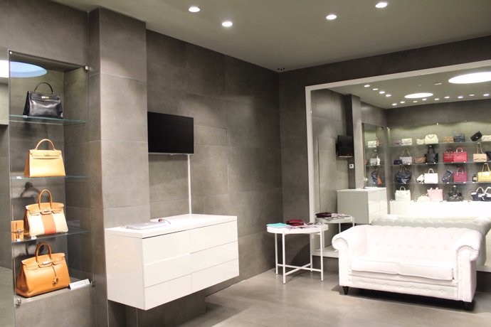 Designer Exchange,  tienda para vender o comprar artículos de lujo, con un precio medio- alto asequible