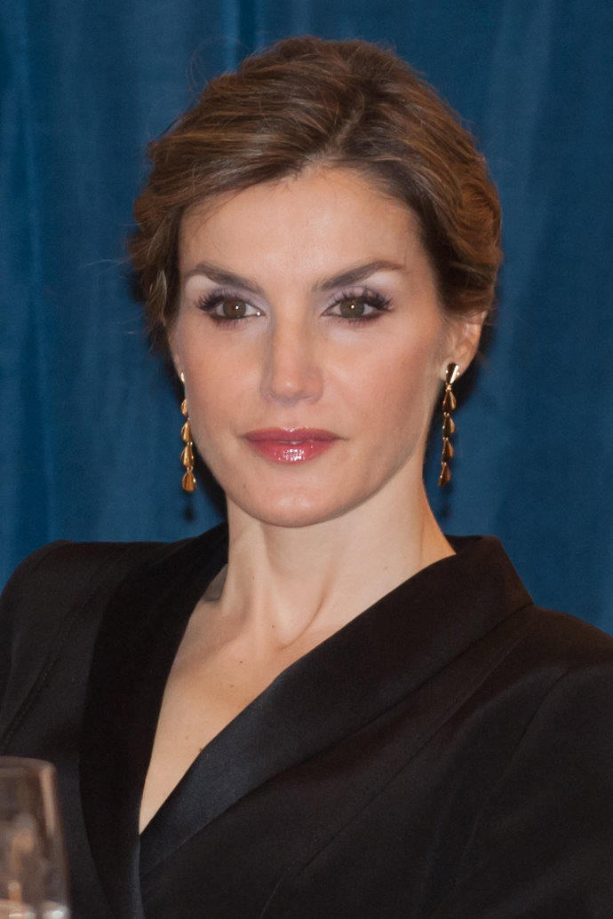 Letizia, una semana de esmoquin: del pantalón al dress