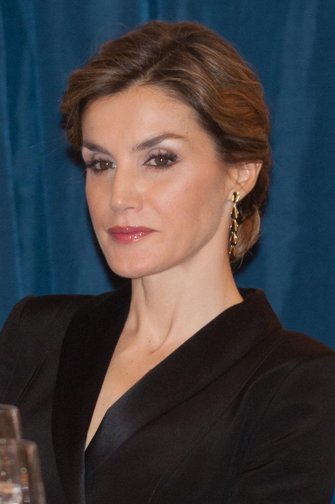 Letizia, una semana de esmoquin: del pantalón al dress