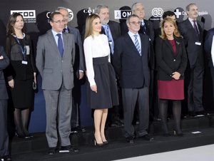 La Reina Letizia con la falda negra de vuelo con cintura marcada, de inspiración años 50 que firma Carolina Herrera New York en los Telefónica Ability Awards