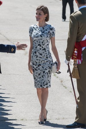 La Reina con un vestido de Carolina Herrera Nueva York en el aniversario de boda