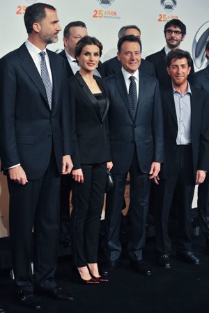 La Reina Letizia se decantó por un look total black de Carolina Herrera New York  en la fiesta aniversario Antena 3