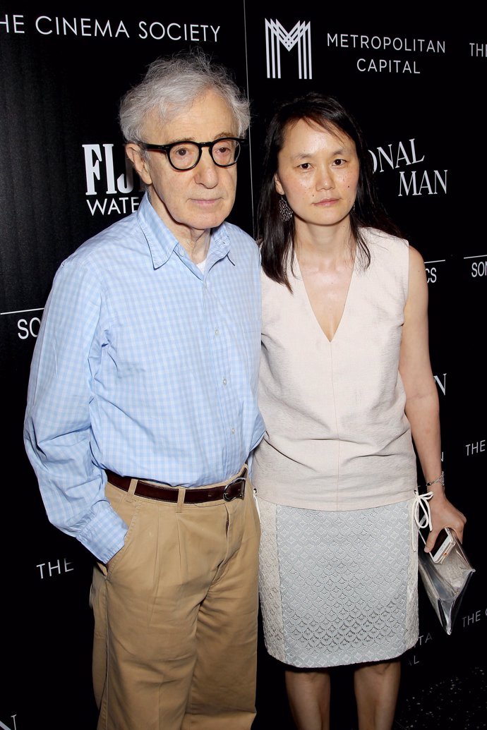 woody allen con su mujer soon-yi previn