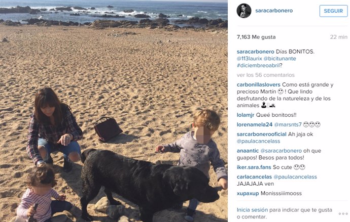 SARA CARBONERO EN LA PLAYA CON MARTÍN