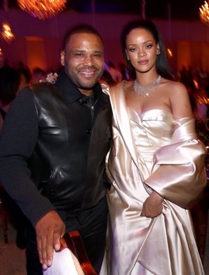 Rihanna con el actor  Anthony Anderson