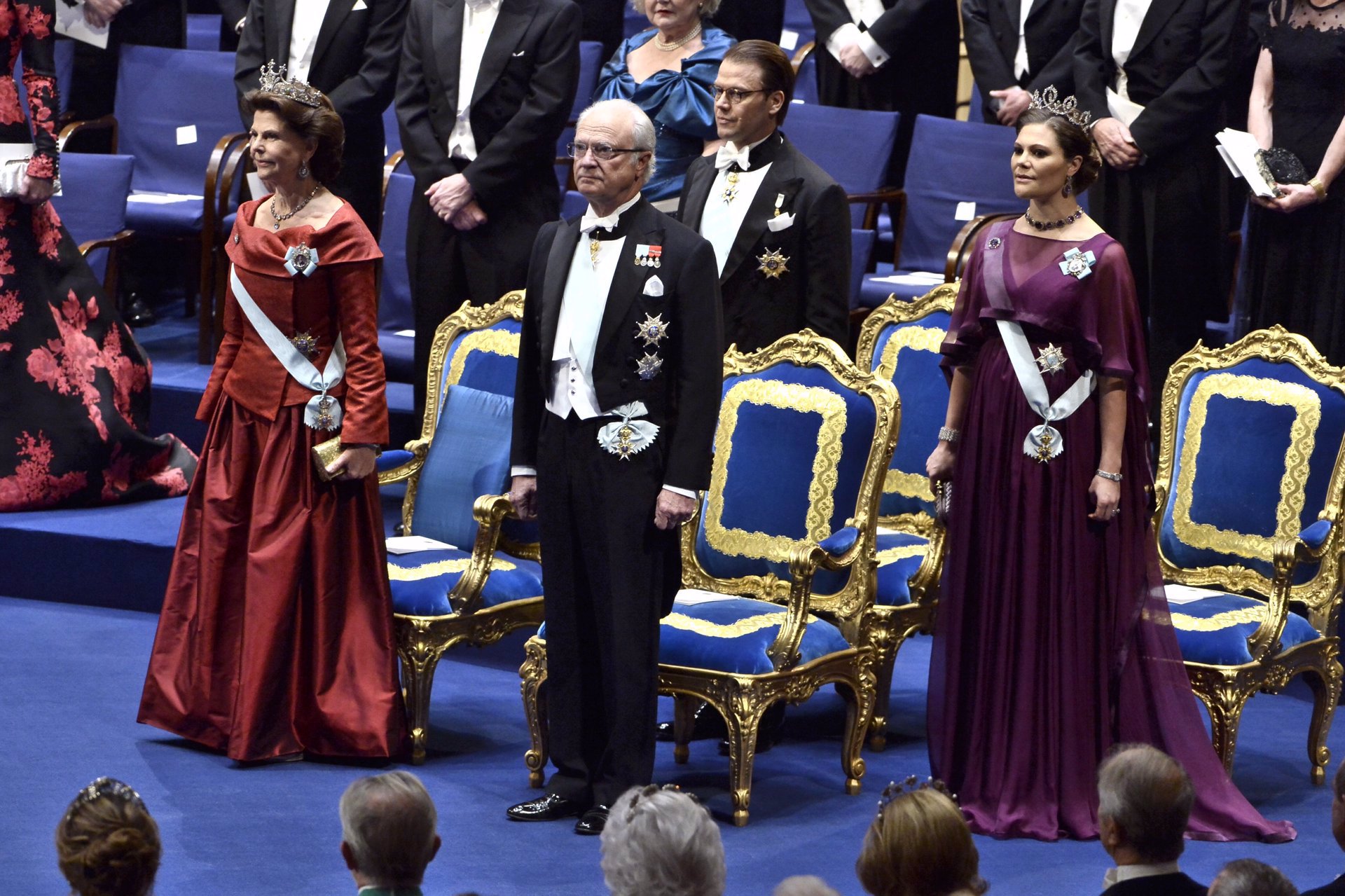 familia real suecia en la entrega de los premios Nobel