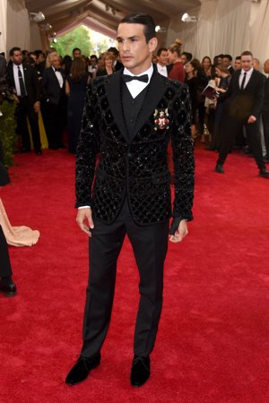 Para ellos: Ideas de trajes para Nochevieja y Nochebuena