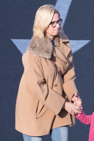 Anne Igartiburu de paseo con sus hijas